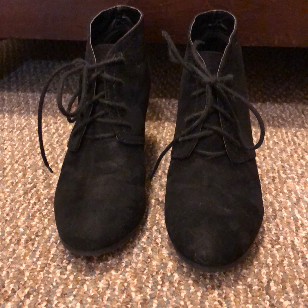Black velvet booted heals